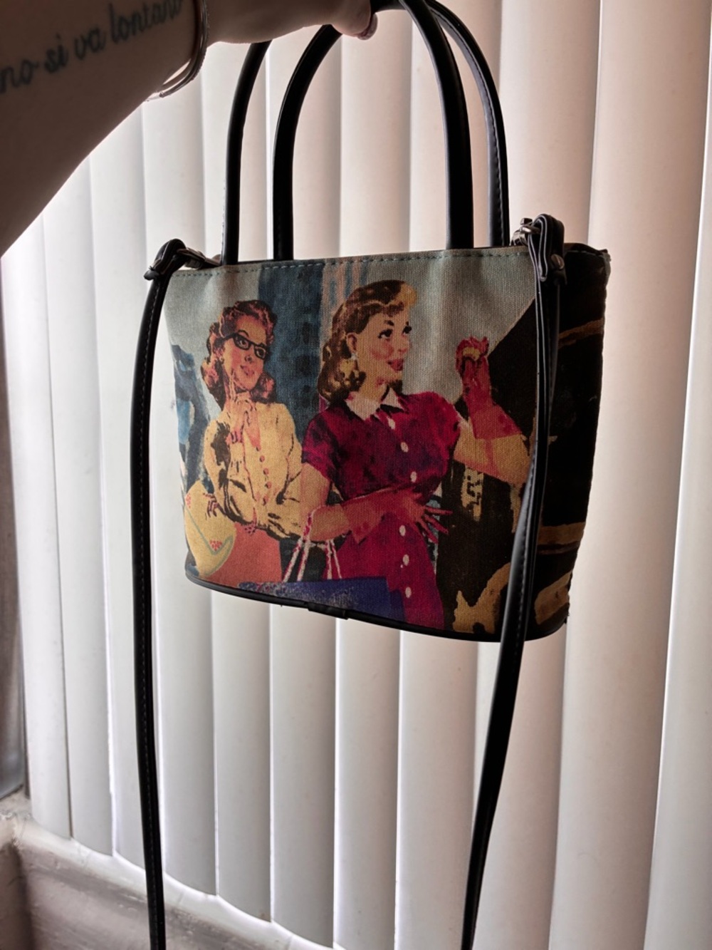 Vintage-Inspired Pink Graphic Tote Bag - Picture 3 of 4